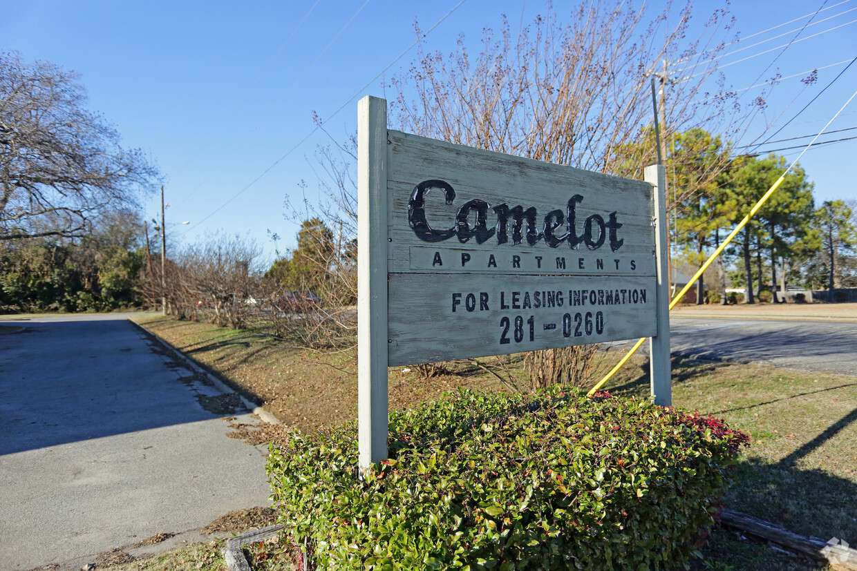 Foto del edificio - Camelot Apartments