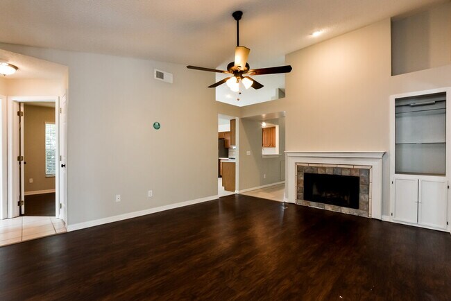 Building Photo - 622 Queensbridge Dr