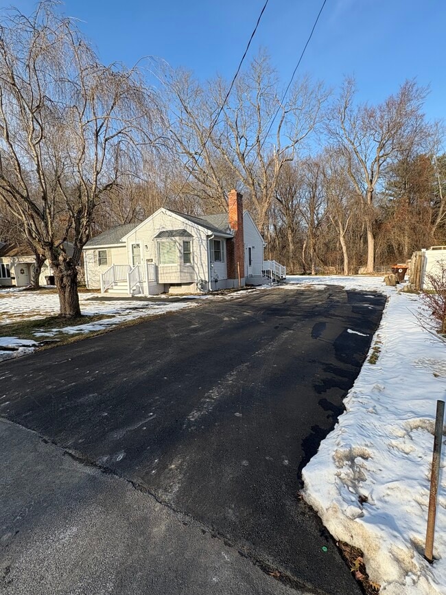 Foto del edificio - 22 Simpson Cir