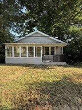 Building Photo - 109 Oak Ave