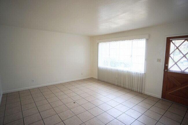 Building Photo - Cute Apartment in East Bakerfield