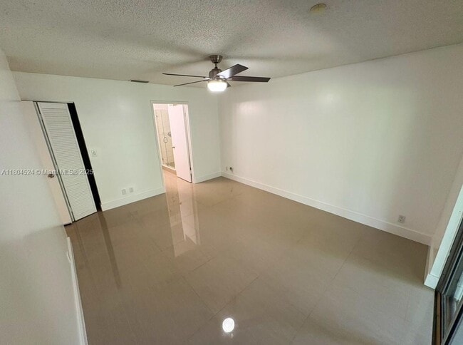 Building Photo - 572 Woodgate Cir