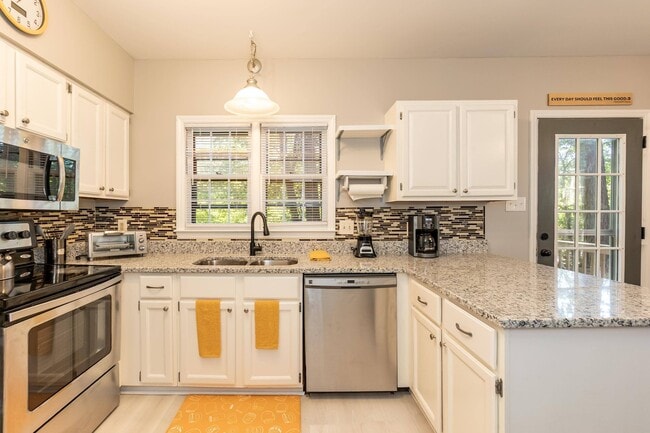 Building Photo - 6107 Highcastle Ct