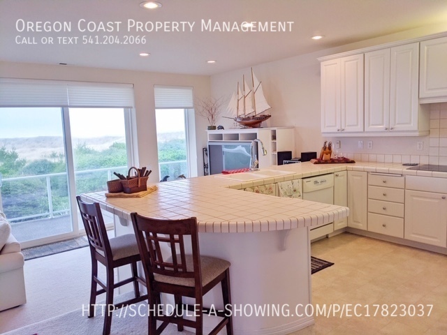 Building Photo - Stunning Ocean Front Furnished Condo