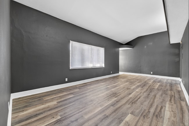 Building Photo - 10235 Midland Blvd