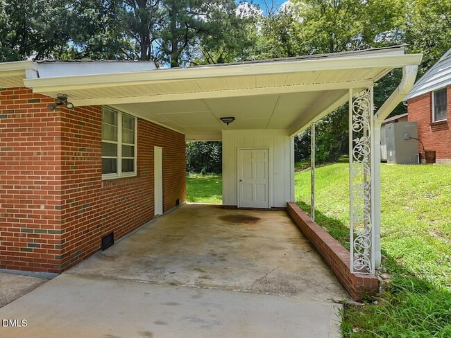 Foto del edificio - 852 Hadley Rd