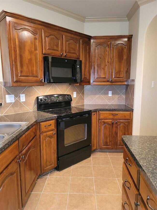 Building Photo - Stunning 4/3/2 in Weatherford coming soon