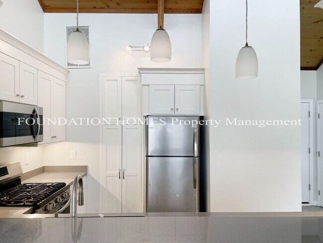 Building Photo - 2 br, 1.5 bath House - 108 Rodeo Ave