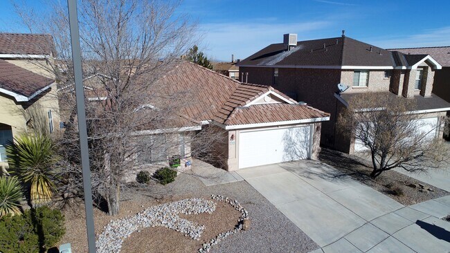 Building Photo - Great Single Story Home In Highly Desirabl...