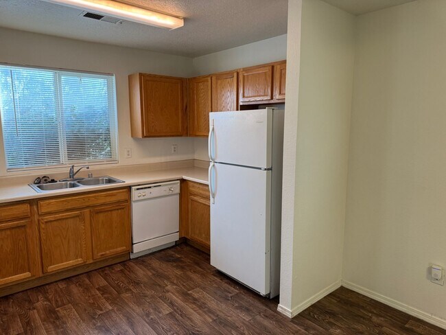 Foto del edificio - 6235 Contess Rd NW