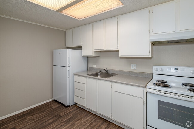 1BR, 1BA - 576SF - Kitchen - 3237 Yancey