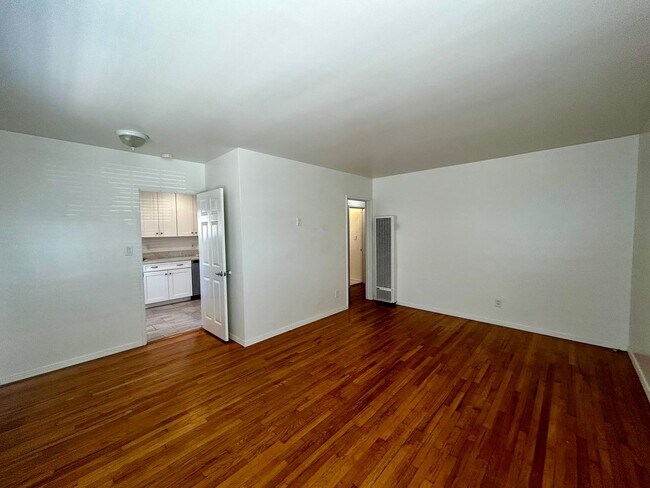 Foto del edificio - 2239 Clark Ave