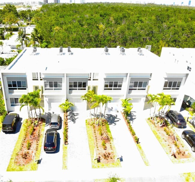 Foto del edificio - 2465 NE 135th St