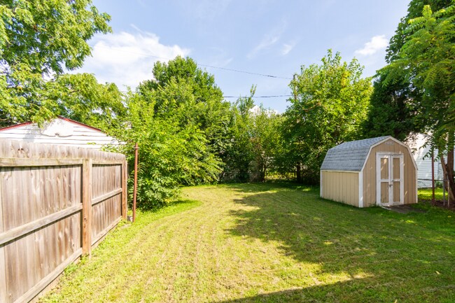 Building Photo - 11216 Linnet Ave