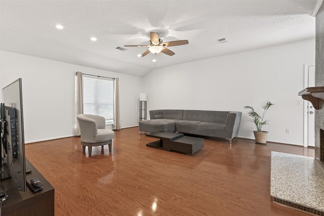 Foto del edificio - 1506 Apple Park Dr