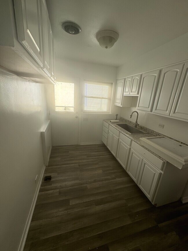 Foto del edificio - 518 W Wesley St