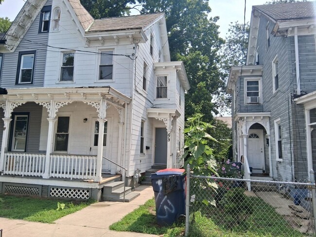 Building Photo - 113 Church St