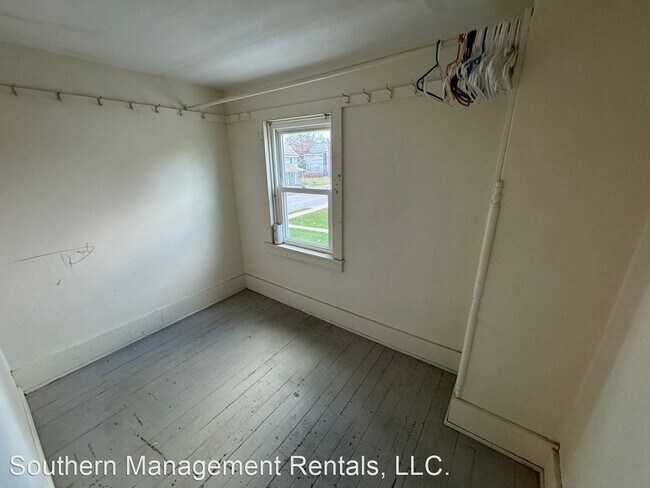 Building Photo - 4 br, 1.5 bath House - 27 North Main Street