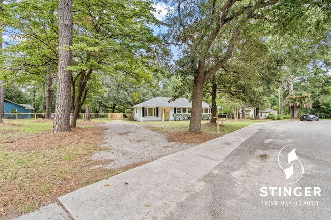 Building Photo - 401 Fraser Dr