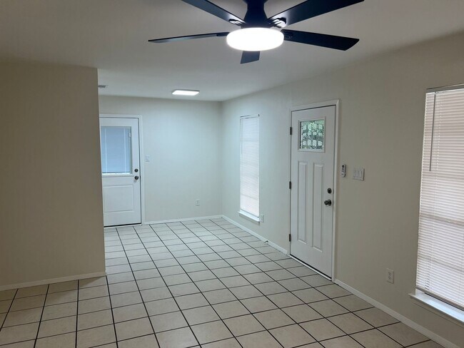 Foto del edificio - McGilvray Properties2 (5302 Indio Cir)