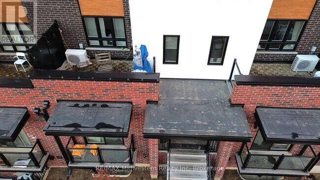 Photo du bâtiment - 287 Chapel Hill Dr