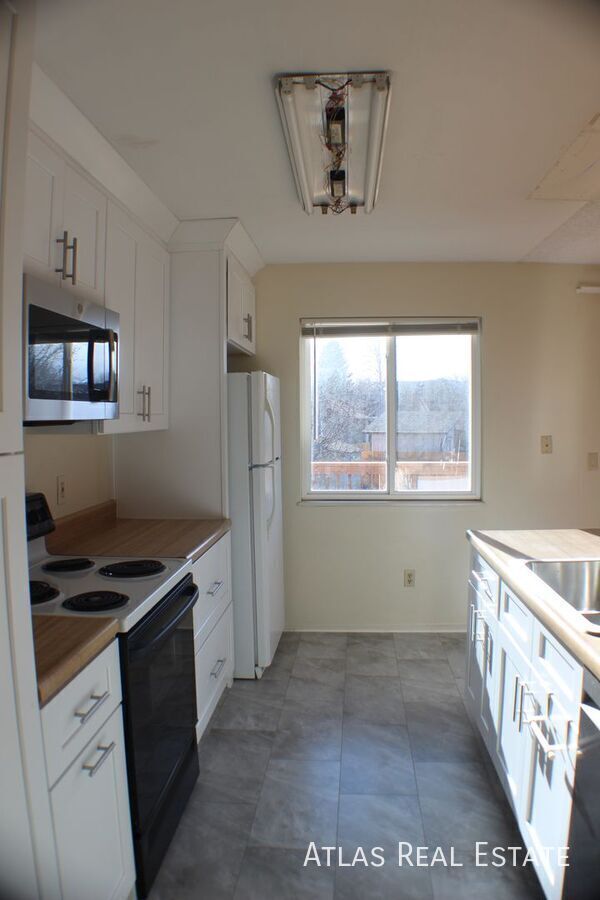 Foto del edificio - 9415 Brentwood St