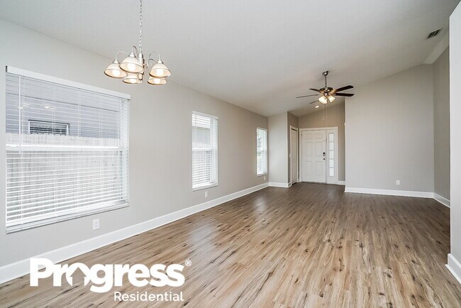 Building Photo - 8721 Persea Ct