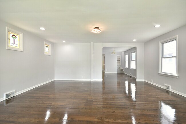 Building Photo - 2649 N Mont Clare Ave