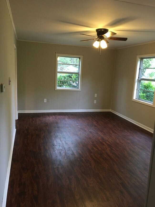 Building Photo - 3 Bedroom 1 Bath home in Millington
