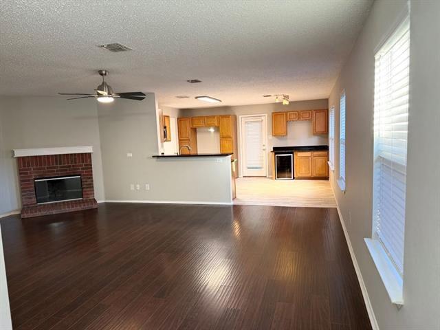 Foto del edificio - 8201 Canoe Ridge Ln