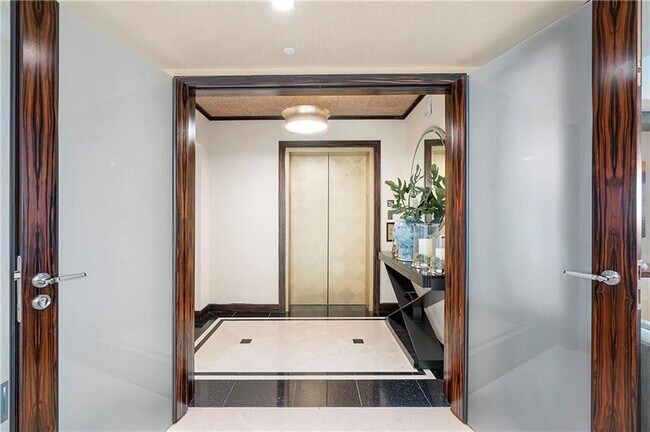 Building Photo - 101 S Fort Lauderdale Beach Blvd