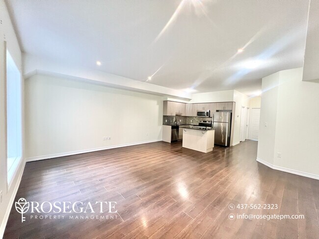 Photo du bâtiment - Modern 2-Bedroom Condo-Townhouse with Balcony & Parking – Kitchener