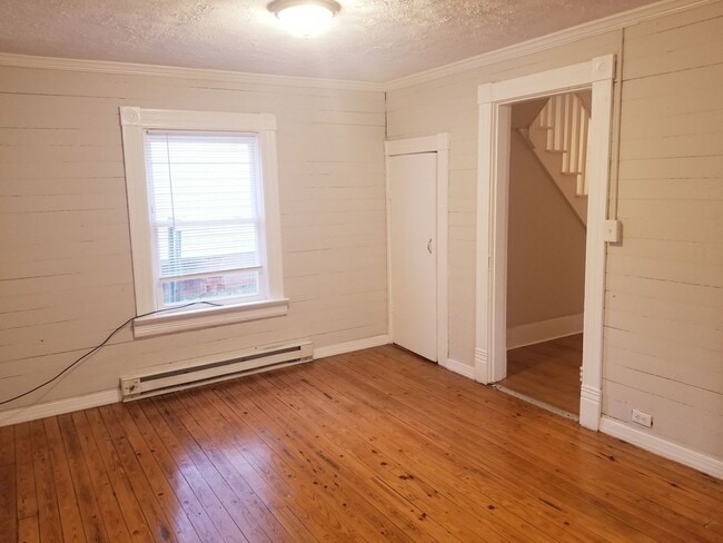 Foto del edificio - Three Bedroom House off of Cambell Avenue!