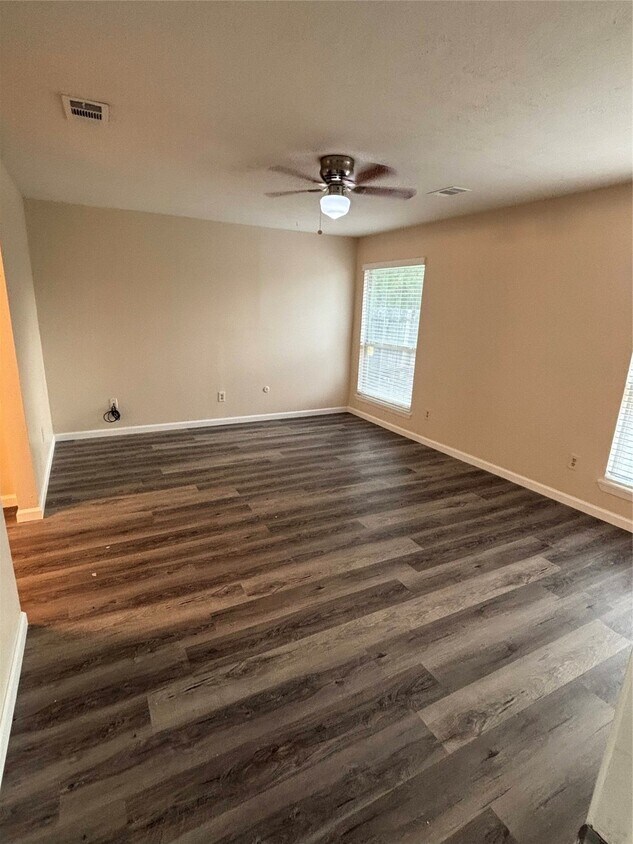 Building Photo - 9606 Benthos Dr