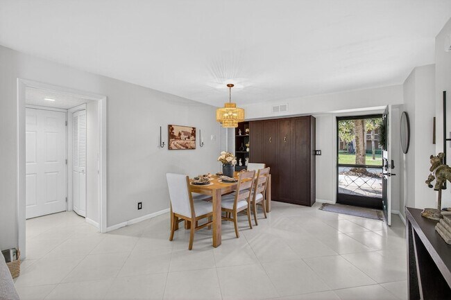 Foto del edificio - 11282 Green Lake Dr