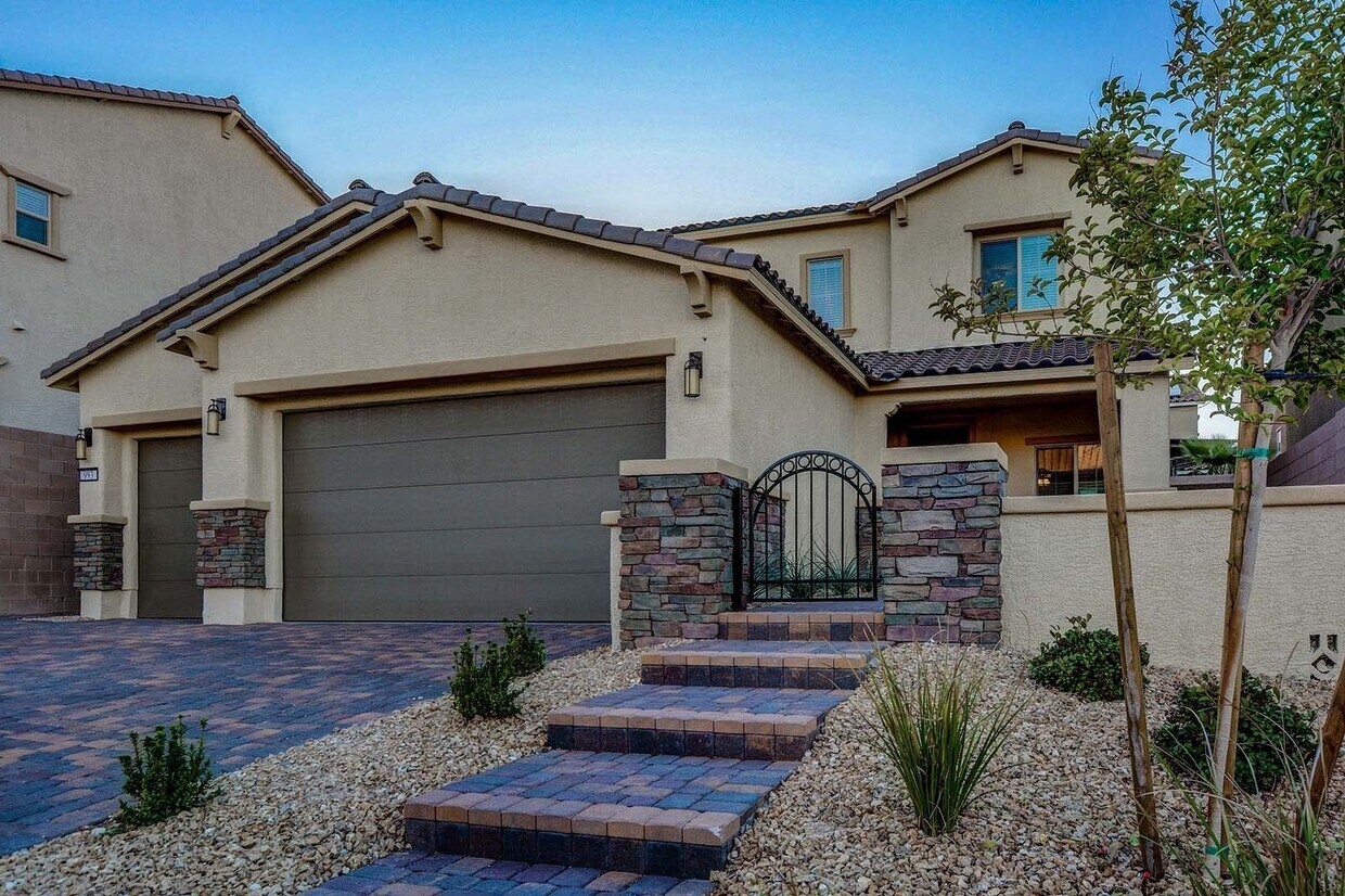 Foto principal - 2 story home with Next Gen!