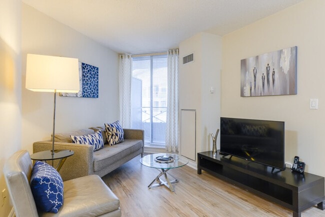 Photo du bâtiment - 190 University Ave