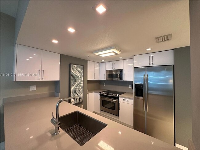 Photo - 1800 N Bayshore Dr Apartment