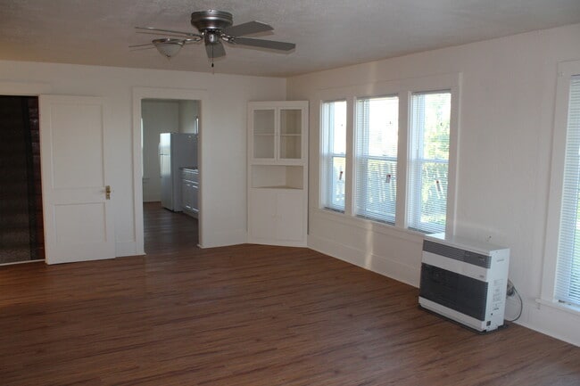 Building Photo - 22175 State Line Rd