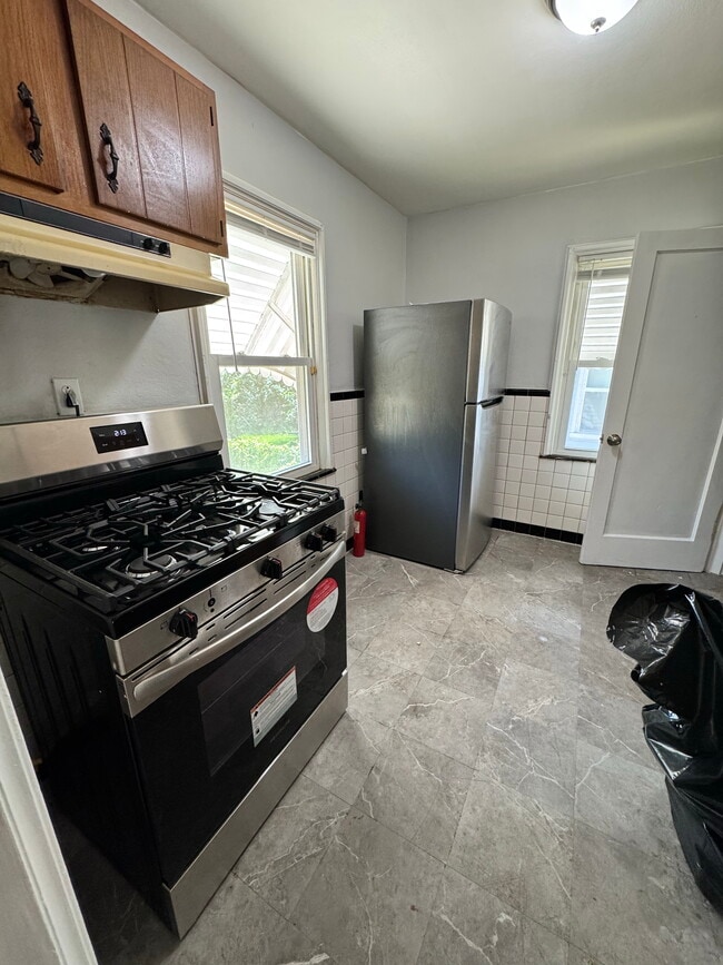 Building Photo - 2434 Akins Dr