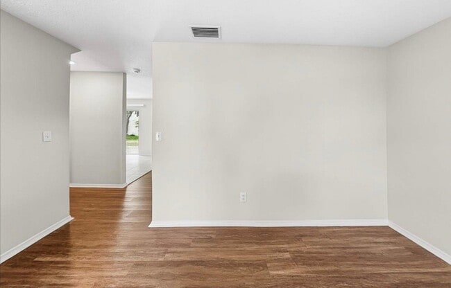 Building Photo - 13933 Jacobson Dr