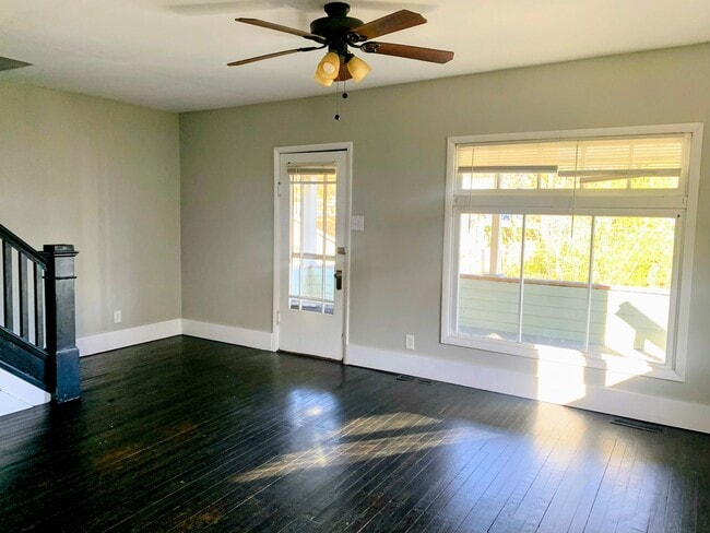 Foto del edificio - 126 E Caroline Ave