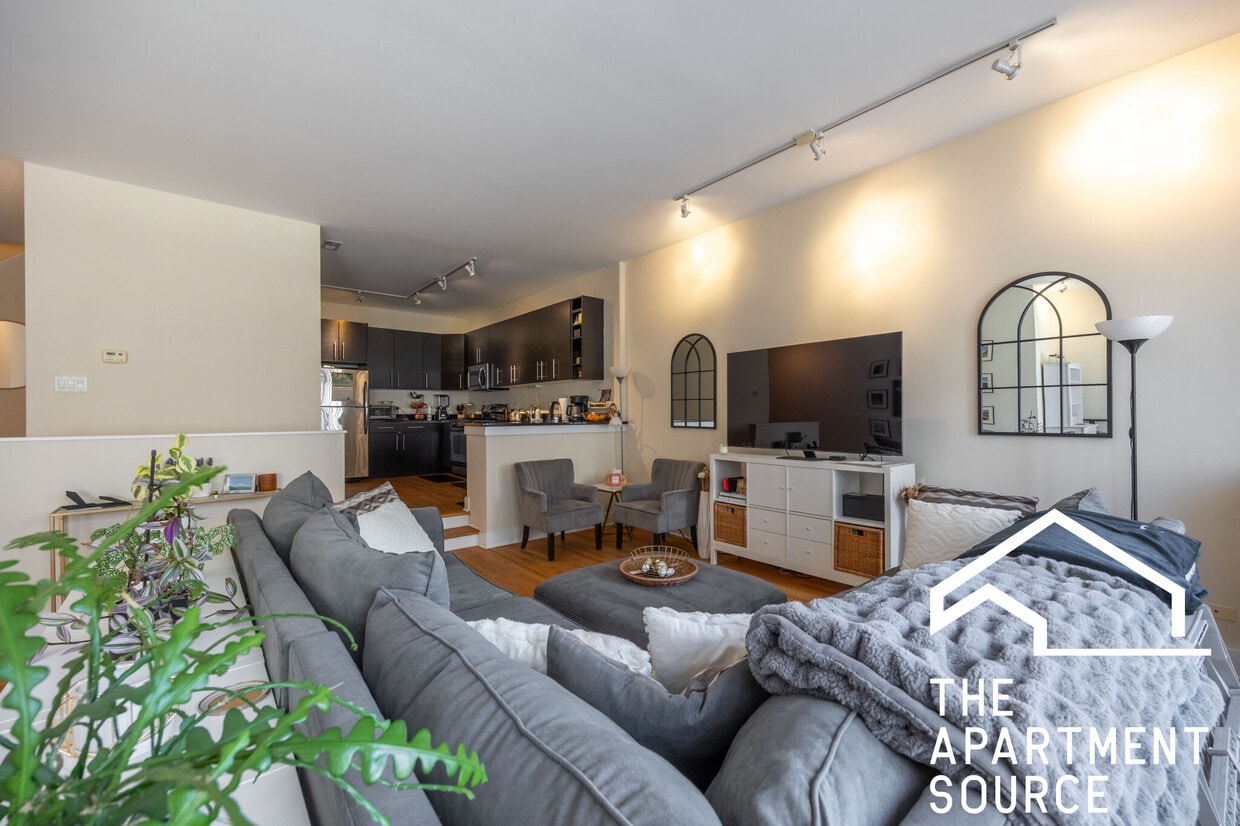 Primary Photo - 2510 N Willetts Ct