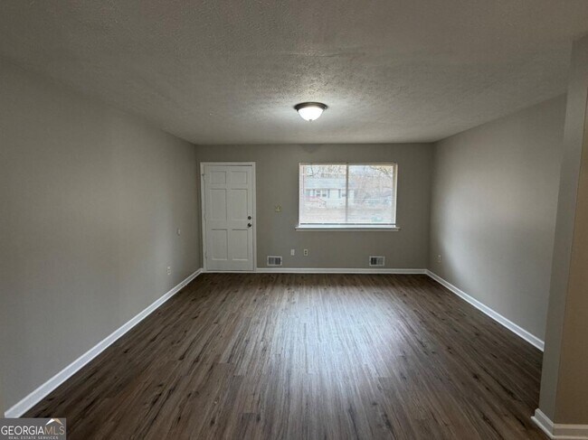 Foto del edificio - 816 Jesters Lake Dr