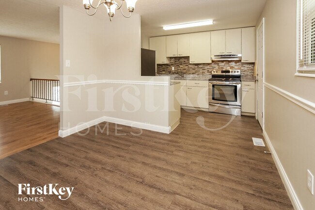 Foto del edificio - 1494 Meadowbright Ln