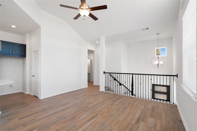 Foto del edificio - 611 Silver Pear Ct