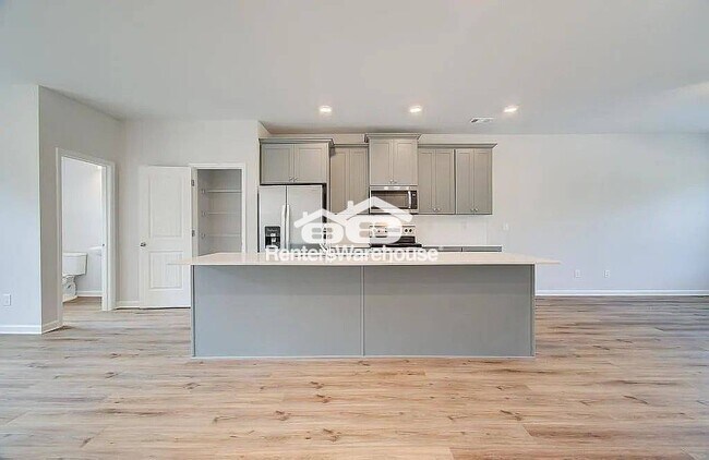 Foto del edificio - 3203 Bateman Drive SE