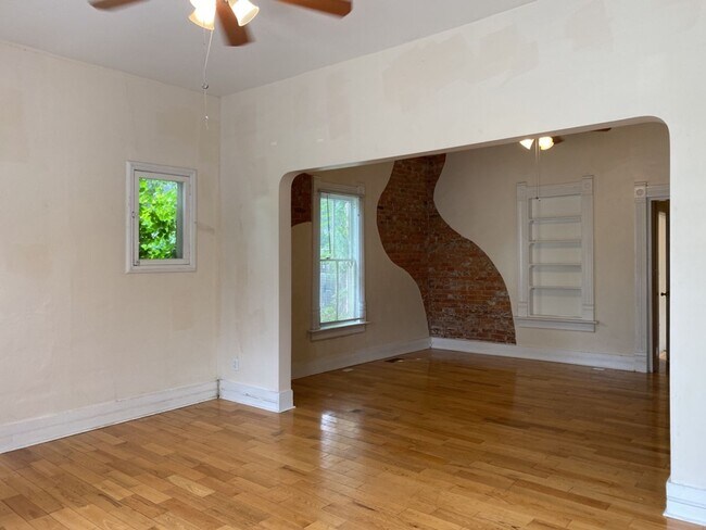 Building Photo - STUDENTS WELCOME! Classic Old Town Fort Co...