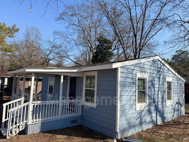 Building Photo - 27 Domineck St