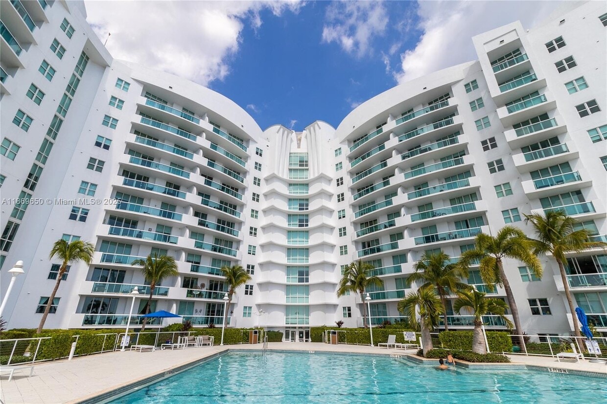 Primary Photo - 7900 Harbor Island Dr